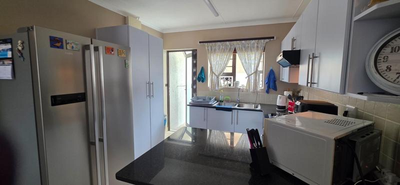 4 Bedroom Property for Sale in Seemeeu Park Western Cape